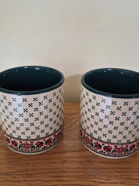 2 Vintage Potpourri Press Christmas Mugs